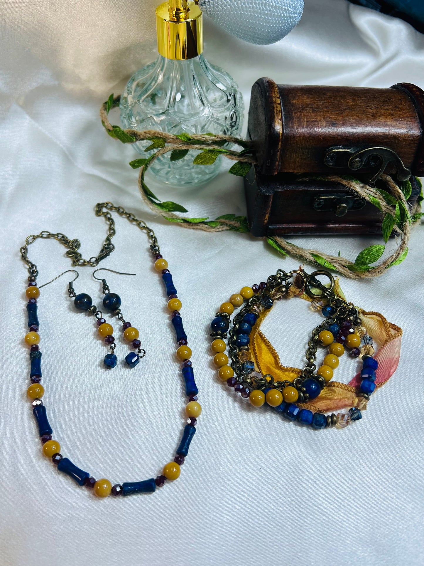 Mookaite and Lapis Jewelry Set